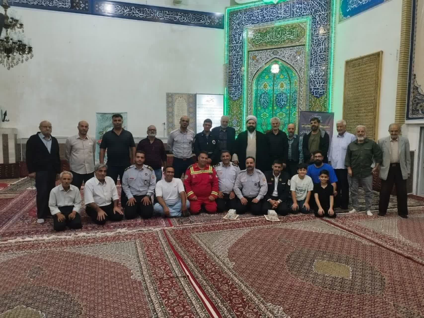 تجلیل مردمی از آتش‌نشانان دماوند در شهرک امامیه