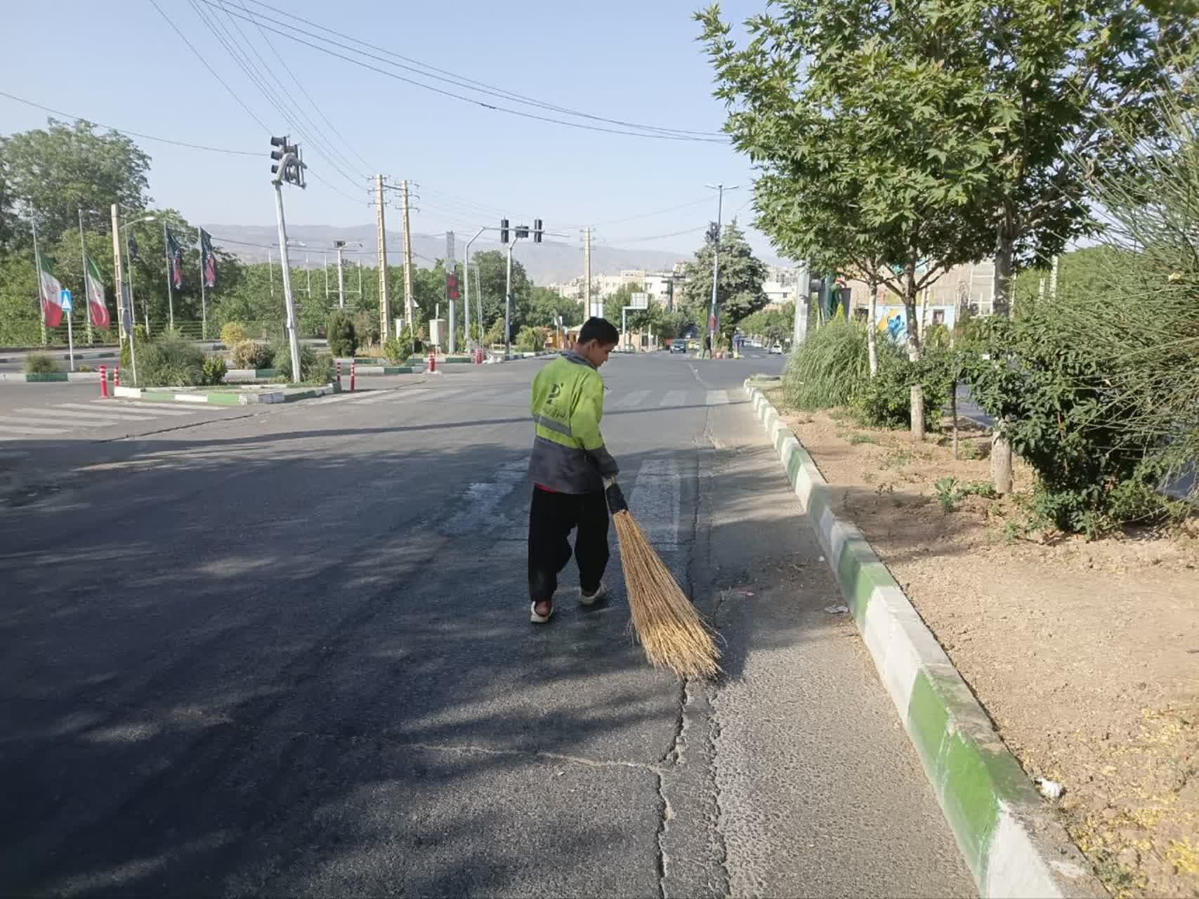 خدمت جهادی برای شهری پاک/ اجرای عملیات گسترده رفت‌وروب بلوار شهید بهشتی دماوند